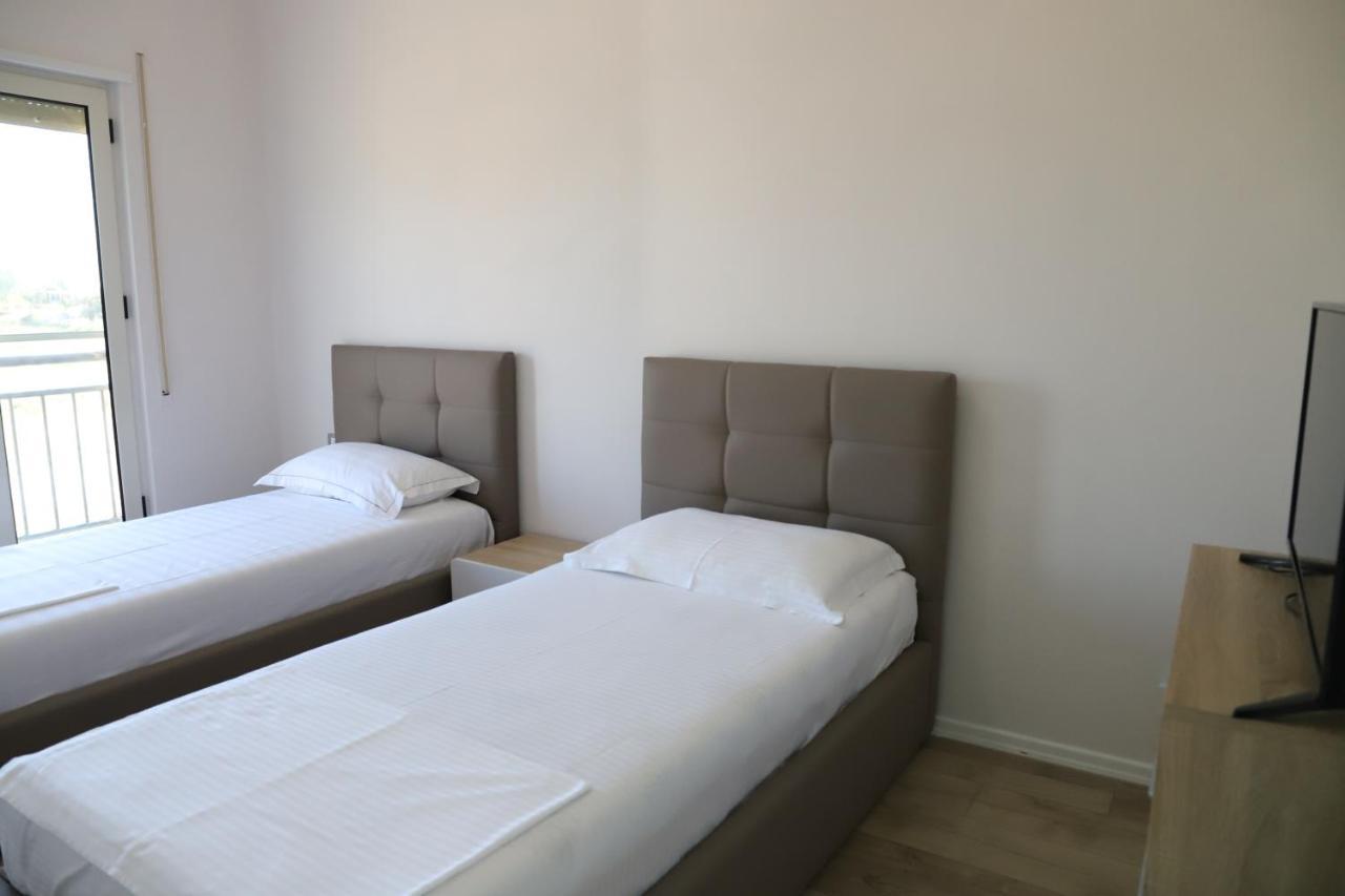 Tea Residence, Gjiri I Lalzit Apartments ドゥラス エクステリア 写真