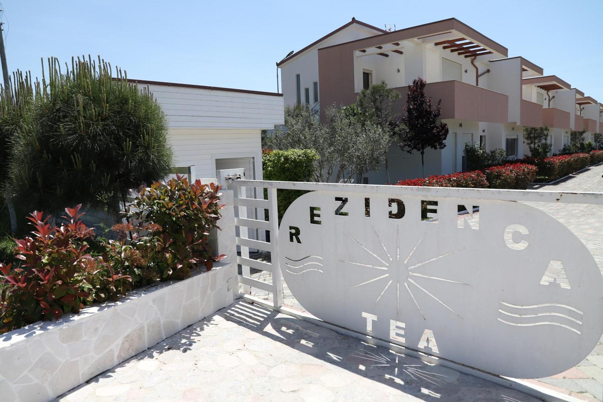 Tea Residence, Gjiri I Lalzit Apartments ドゥラス エクステリア 写真