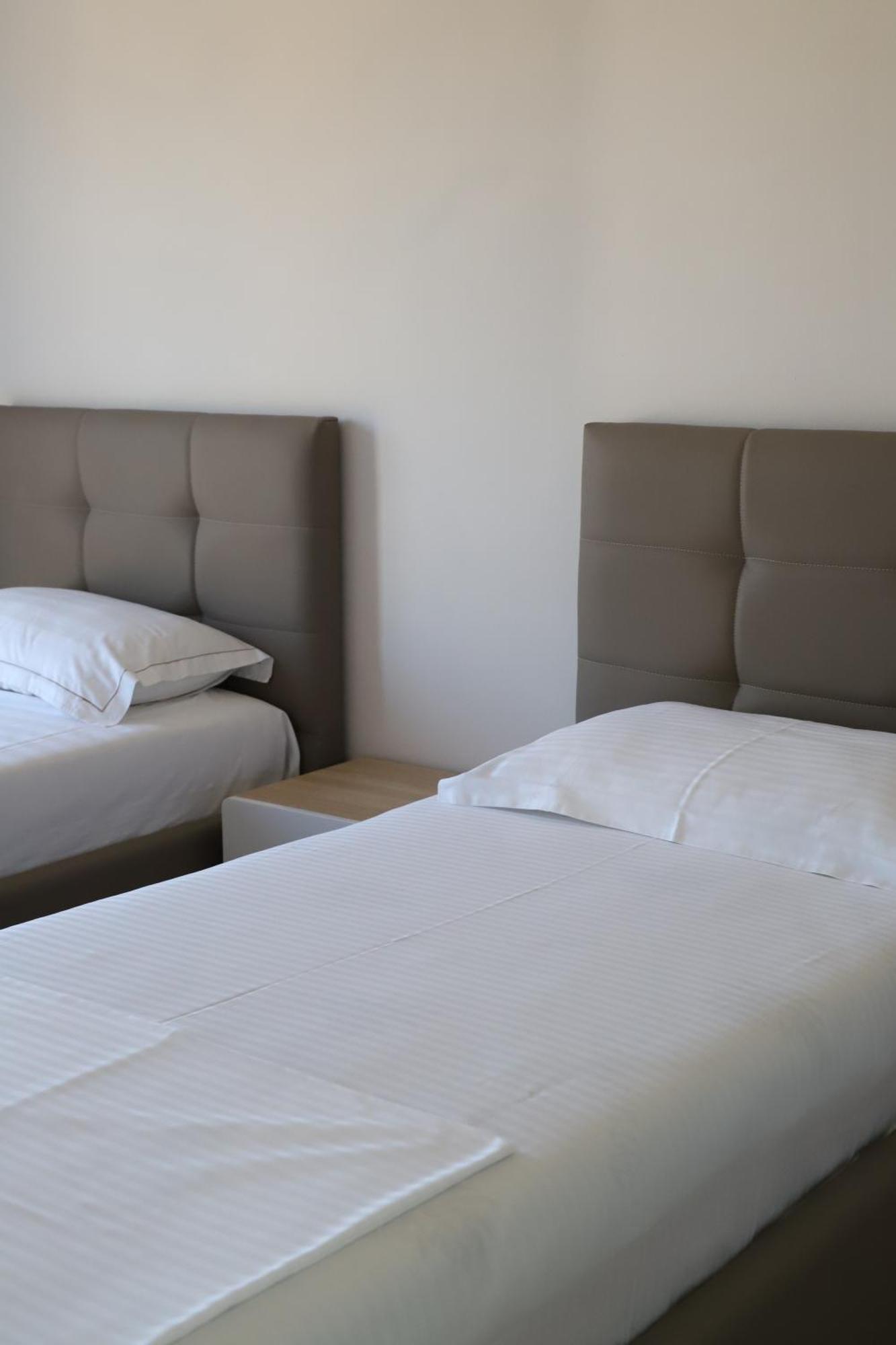 Tea Residence, Gjiri I Lalzit Apartments ドゥラス エクステリア 写真
