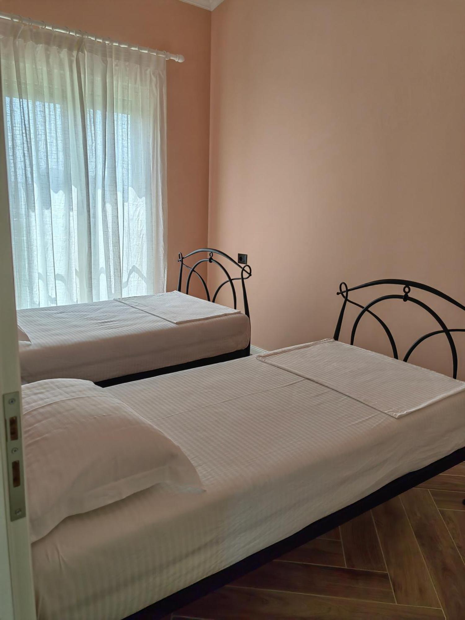 Tea Residence, Gjiri I Lalzit Apartments ドゥラス エクステリア 写真