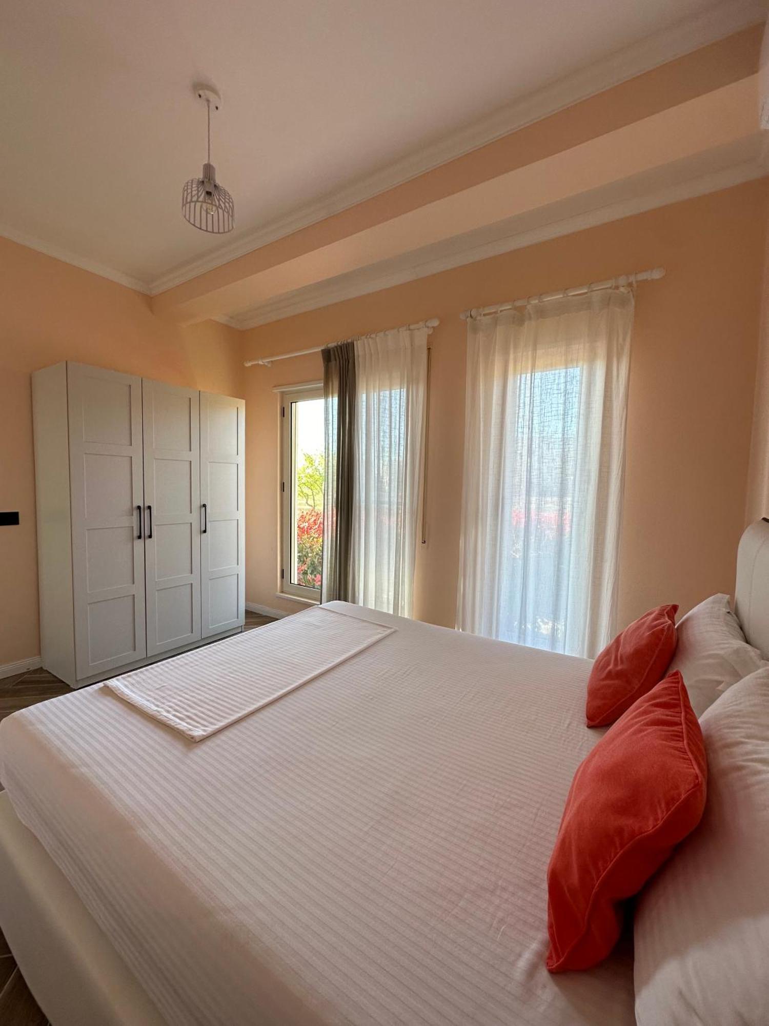 Tea Residence, Gjiri I Lalzit Apartments ドゥラス エクステリア 写真