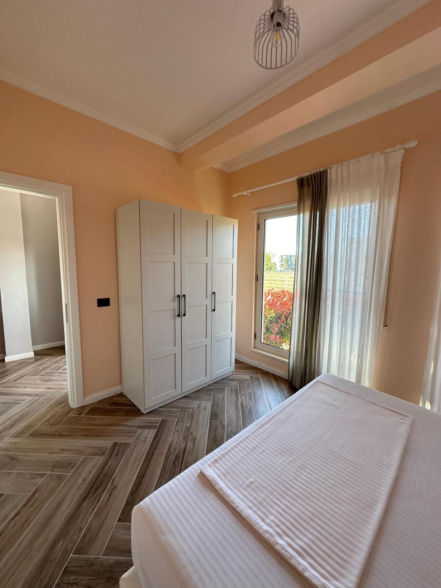 Tea Residence, Gjiri I Lalzit Apartments ドゥラス エクステリア 写真