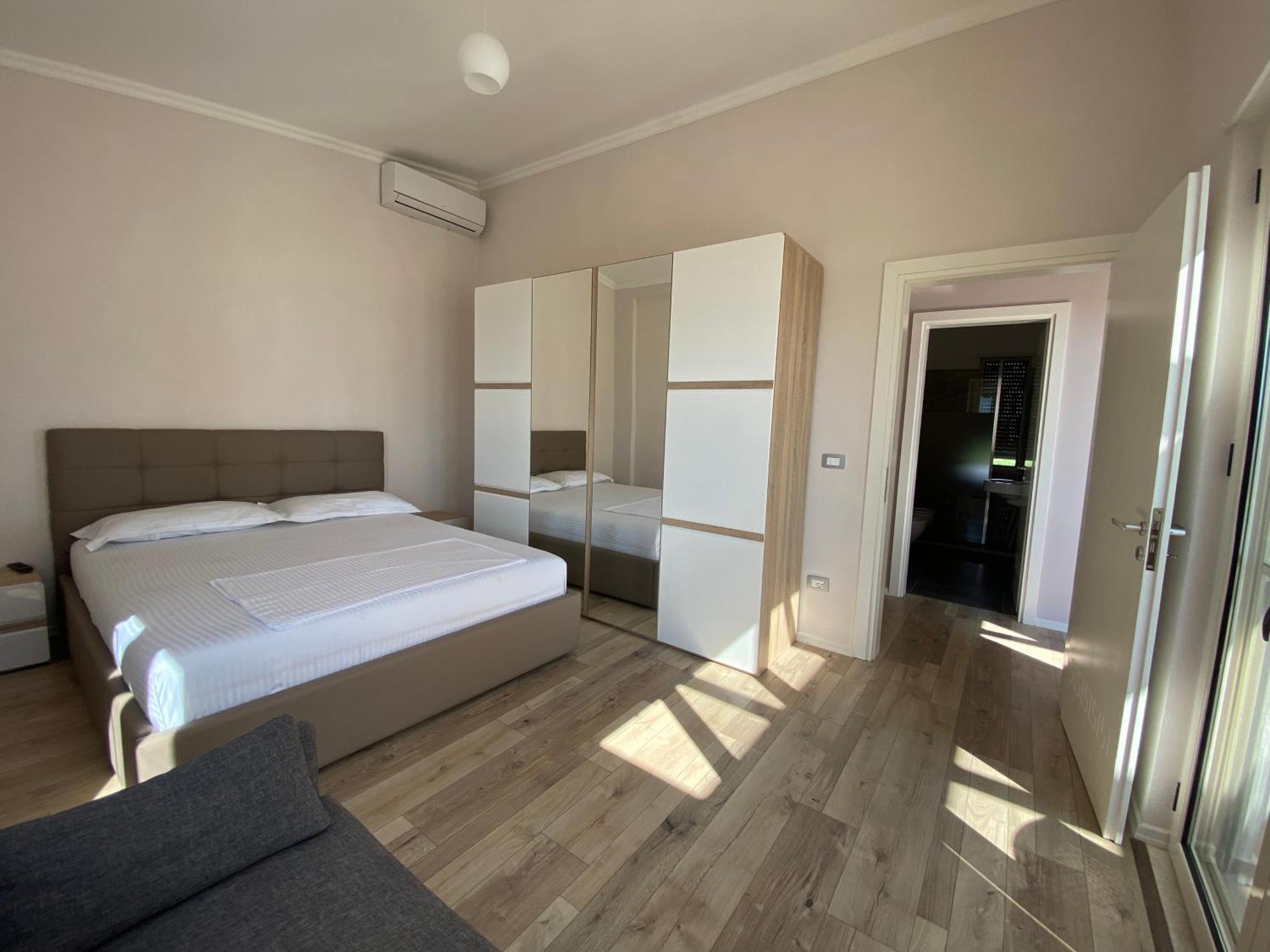 Tea Residence, Gjiri I Lalzit Apartments ドゥラス エクステリア 写真