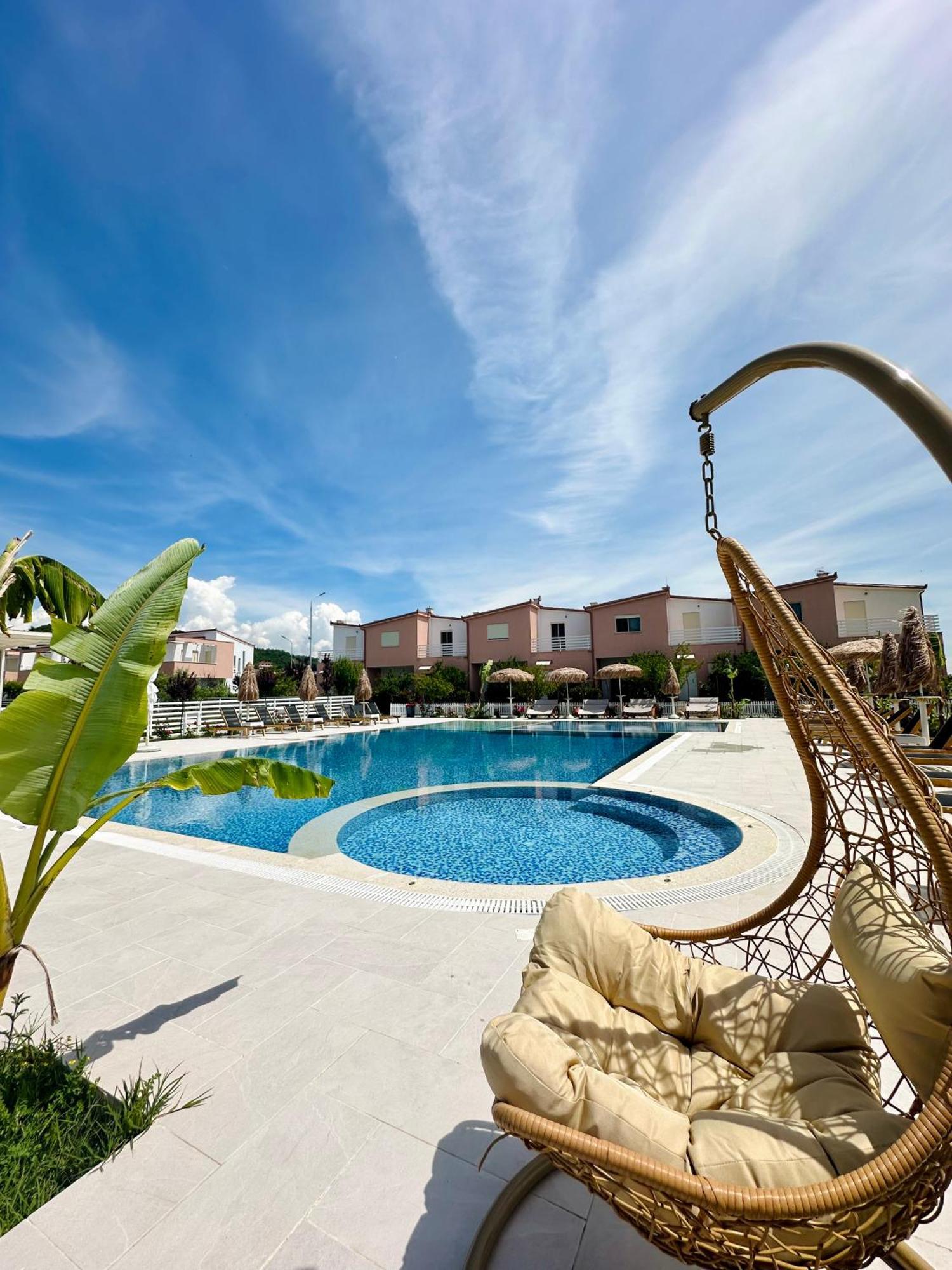 Tea Residence, Gjiri I Lalzit Apartments ドゥラス エクステリア 写真